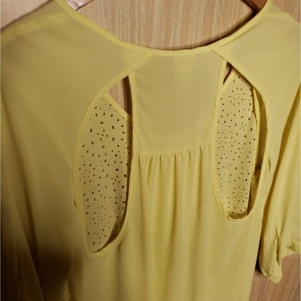 Daytrip Womens Yellow Silky Lazer  Cut High Low Top Large - Picture 5 of 7